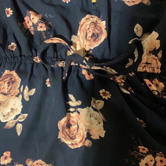 Floral top - Picture 2 of 4